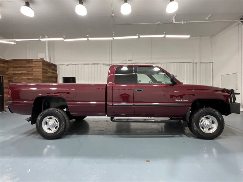 2001 Dodge Ram 2500 SLT 4X4 / 5.9L CUMMINS DIESEL /1-OWNER / 74K MILES / LOCAL OREGON TRUCK / ZERO RUST / LONG BED - Photo 4 - Gladstone, OR 97027