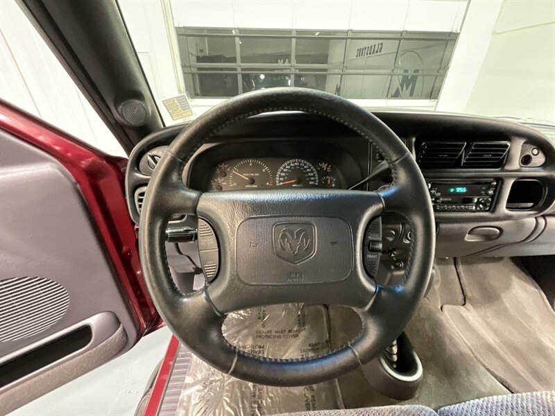 2001 Dodge Ram 2500 SLT 4X4 / 5.9L CUMMINS DIESEL /1-OWNER / 74K MILES / LOCAL OREGON TRUCK / ZERO RUST / LONG BED - Photo 18 - Gladstone, OR 97027