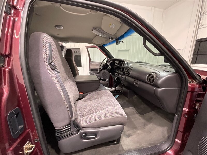 2001 Dodge Ram 2500 SLT 4X4 / 5.9L CUMMINS DIESEL /1-OWNER / 74K MILES / LOCAL OREGON TRUCK / ZERO RUST / LONG BED - Photo 15 - Gladstone, OR 97027