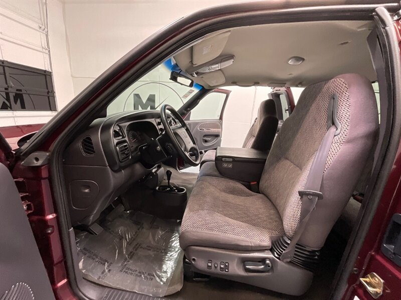 2001 Dodge Ram 2500 SLT 4X4 / 5.9L CUMMINS DIESEL /1-OWNER / 74K MILES / LOCAL OREGON TRUCK / ZERO RUST / LONG BED - Photo 13 - Gladstone, OR 97027