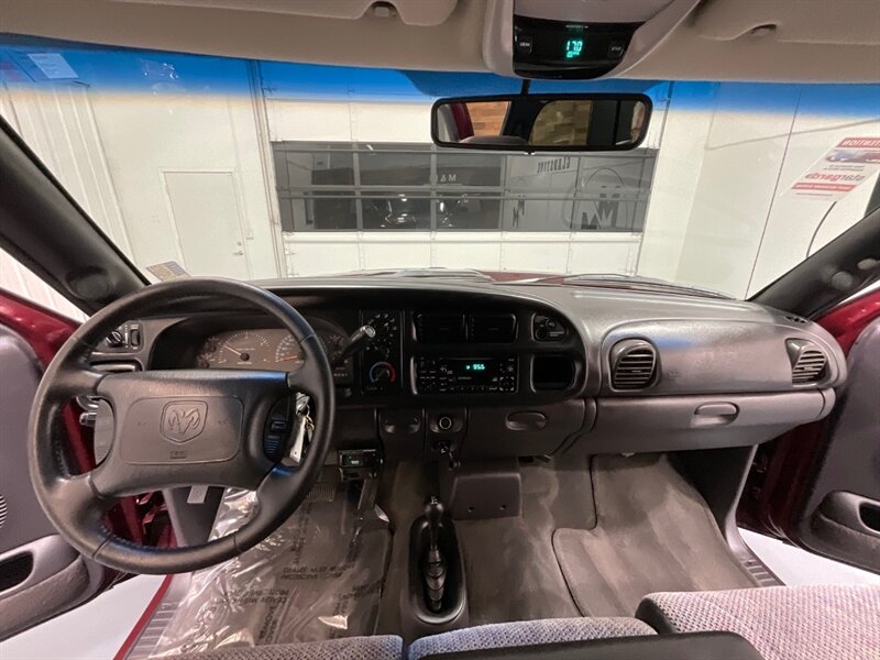 2001 Dodge Ram 2500 SLT 4X4 / 5.9L CUMMINS DIESEL /1-OWNER / 74K MILES / LOCAL OREGON TRUCK / ZERO RUST / LONG BED - Photo 41 - Gladstone, OR 97027