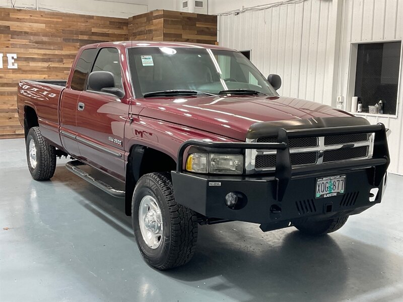 2001 Dodge Ram 2500 SLT 4X4 / 5.9L CUMMINS DIESEL /1-OWNER / 74K MILES / LOCAL OREGON TRUCK / ZERO RUST / LONG BED - Photo 2 - Gladstone, OR 97027