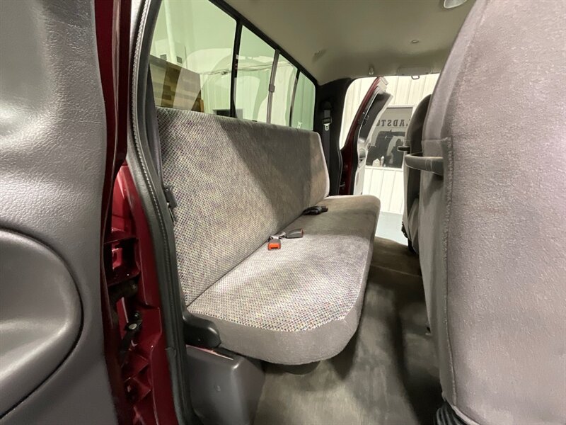 2001 Dodge Ram 2500 SLT 4X4 / 5.9L CUMMINS DIESEL /1-OWNER / 74K MILES / LOCAL OREGON TRUCK / ZERO RUST / LONG BED - Photo 40 - Gladstone, OR 97027