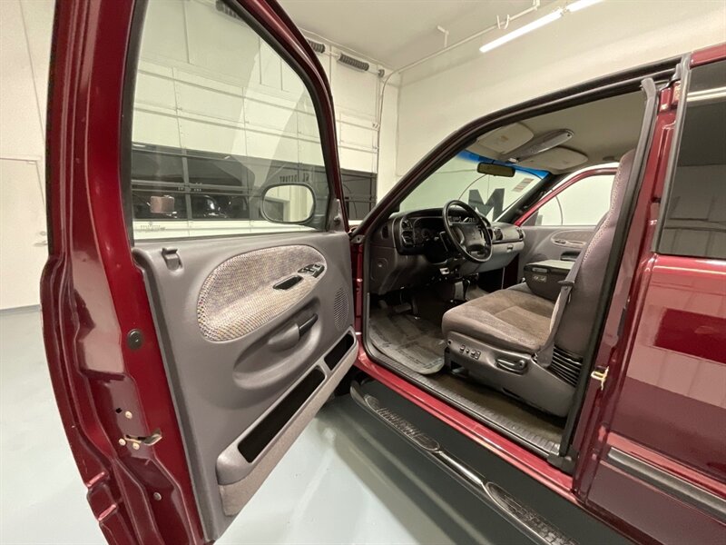 2001 Dodge Ram 2500 SLT 4X4 / 5.9L CUMMINS DIESEL /1-OWNER / 74K MILES / LOCAL OREGON TRUCK / ZERO RUST / LONG BED - Photo 32 - Gladstone, OR 97027