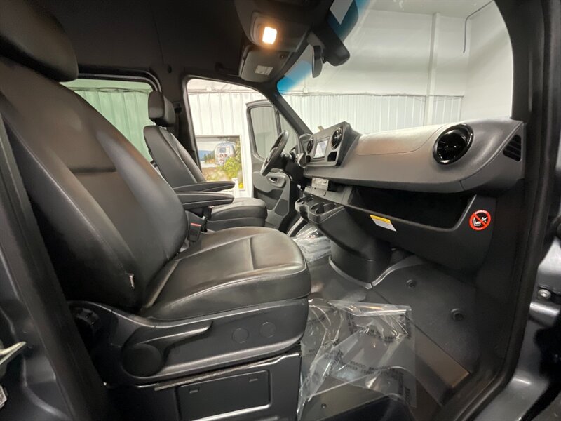 2019 Mercedes-Benz Sprinter Crew 2500 CARGO VAN / 3.0L DIESEL / HIGHROOF  Sprinter Crew Cargo Van / 3.0L V6 DIESEL / 144 " WB HIGHROOF / 34,000 MILES - Photo 16 - Gladstone, OR 97027