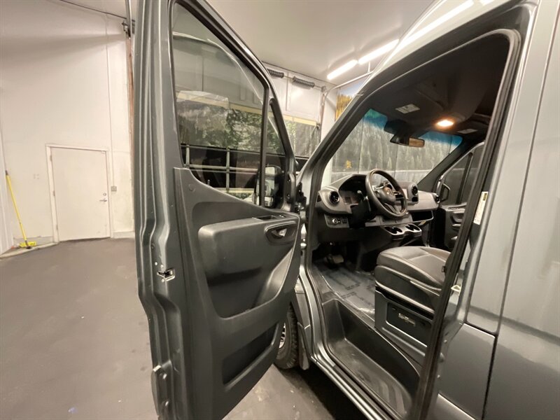 2019 Mercedes-Benz Sprinter Crew 2500 CARGO VAN / 3.0L DIESEL / HIGHROOF  Sprinter Crew Cargo Van / 3.0L V6 DIESEL / 144 " WB HIGHROOF / 34,000 MILES - Photo 14 - Gladstone, OR 97027