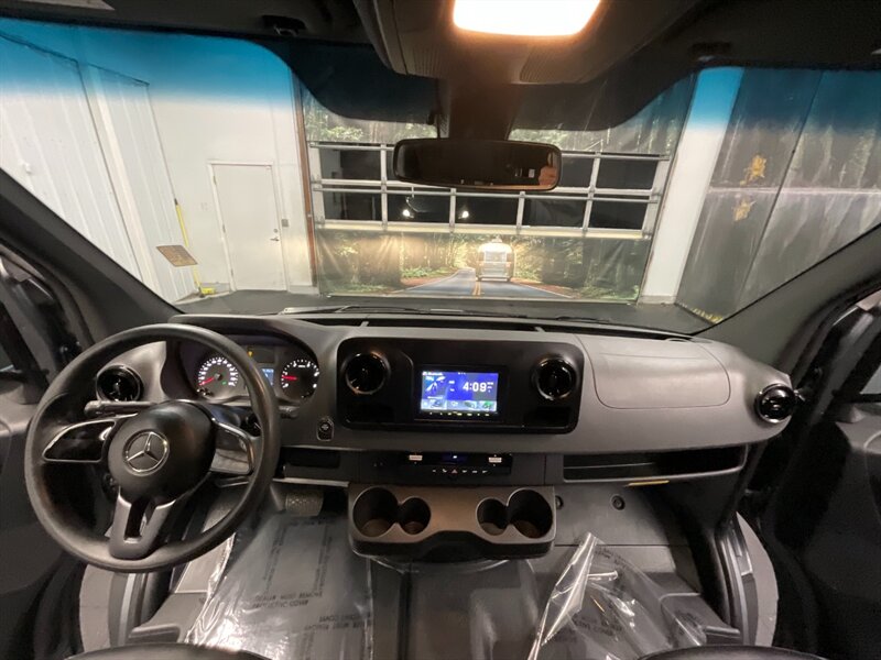 2019 Mercedes-Benz Sprinter Crew 2500 CARGO VAN / 3.0L DIESEL / HIGHROOF  Sprinter Crew Cargo Van / 3.0L V6 DIESEL / 144 " WB HIGHROOF / 34,000 MILES - Photo 17 - Gladstone, OR 97027