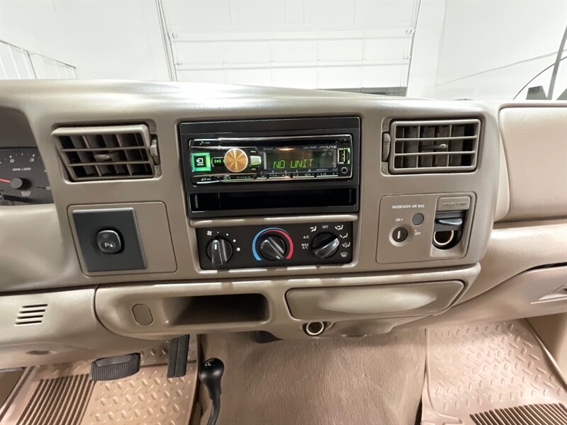 2002 Ford F-350 Lariat 4x4 7.3L DIESEL /81K MILES /DUALLY  / ZERO RUST / Leather Seats / Banks Exhaust - Photo 17 - Gladstone, OR 97027