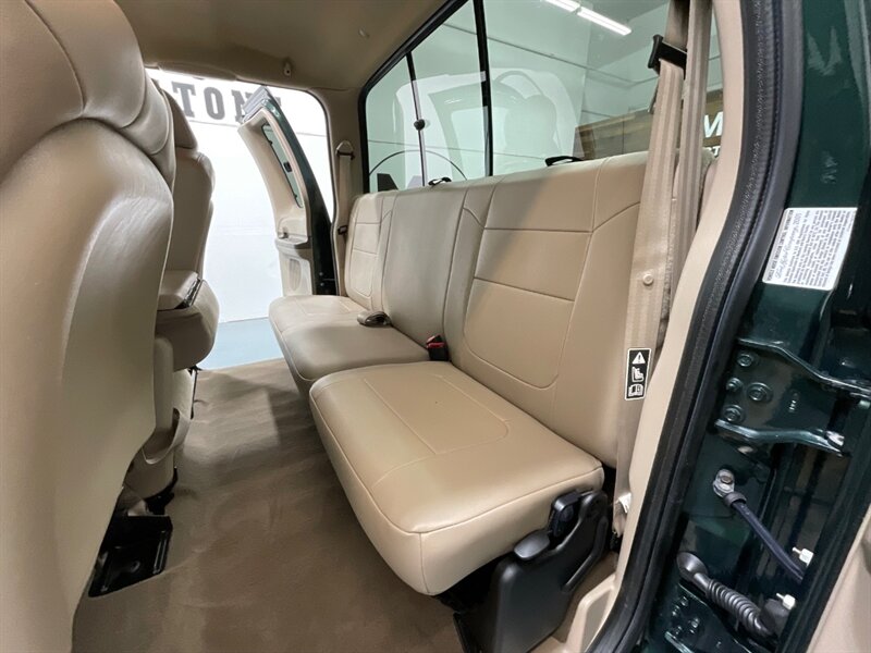 2002 Ford F-350 Lariat 4x4 7.3L DIESEL /81K MILES /DUALLY  / ZERO RUST / Leather Seats / Banks Exhaust - Photo 14 - Gladstone, OR 97027