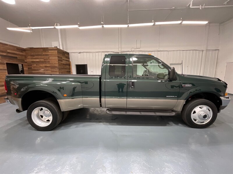 2002 Ford F-350 Lariat 4x4 7.3L DIESEL /81K MILES /DUALLY  / ZERO RUST / Leather Seats / Banks Exhaust - Photo 4 - Gladstone, OR 97027