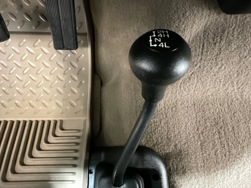 2002 Ford F-350 Lariat 4x4 7.3L DIESEL /81K MILES /DUALLY  / ZERO RUST / Leather Seats / Banks Exhaust - Photo 43 - Gladstone, OR 97027