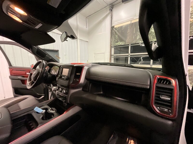 2019 RAM 1500 Rebel Crew Cab 4X4 / 5.7L V8 HEMI / 40,000 MILES   - Photo 41 - Gladstone, OR 97027