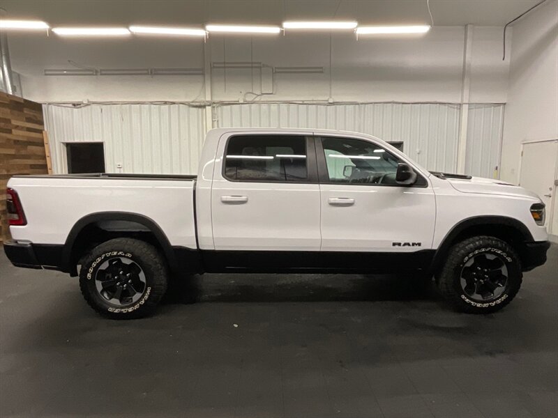 2019 RAM 1500 Rebel Crew Cab 4X4 / 5.7L V8 HEMI / 40,000 MILES   - Photo 4 - Gladstone, OR 97027