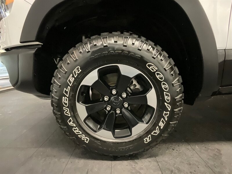 2019 RAM 1500 Rebel Crew Cab 4X4 / 5.7L V8 HEMI / 40,000 MILES   - Photo 23 - Gladstone, OR 97027