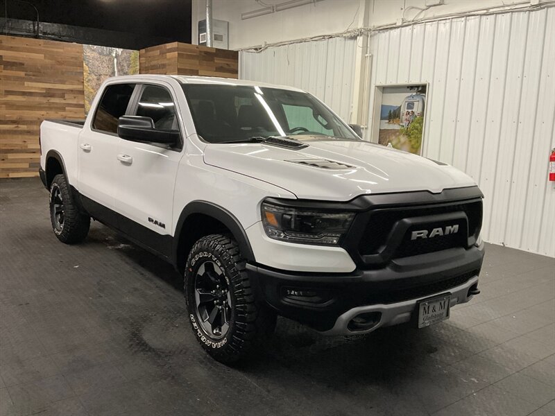 2019 RAM 1500 Rebel Crew Cab 4X4 / 5.7L V8 HEMI / 40,000 MILES   - Photo 2 - Gladstone, OR 97027