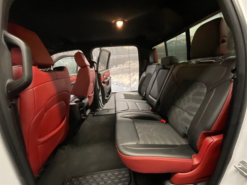 2019 RAM 1500 Rebel Crew Cab 4X4 / 5.7L V8 HEMI / 40,000 MILES   - Photo 15 - Gladstone, OR 97027