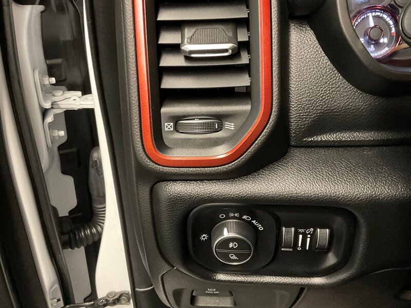 2019 RAM 1500 Rebel Crew Cab 4X4 / 5.7L V8 HEMI / 40,000 MILES   - Photo 30 - Gladstone, OR 97027