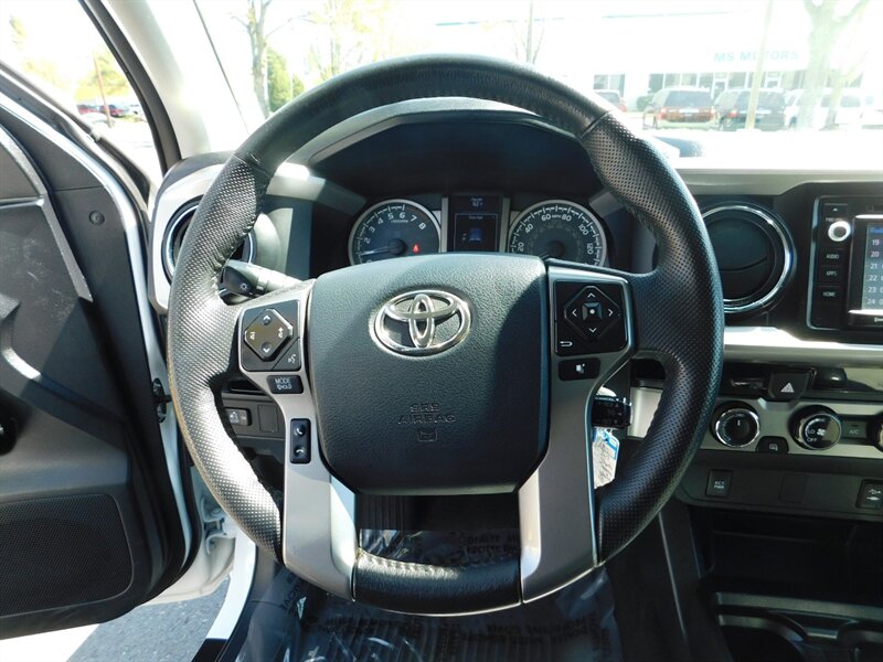 2017 Toyota Tacoma SR5 V6 Double Cab 4X4 / 1-Owner / LIFTED LIFTED   - Photo 20 - Portland, OR 97217