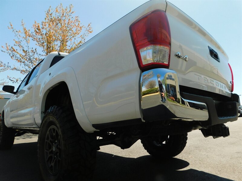 2017 Toyota Tacoma SR5 V6 Double Cab 4X4 / 1-Owner / LIFTED LIFTED   - Photo 12 - Portland, OR 97217