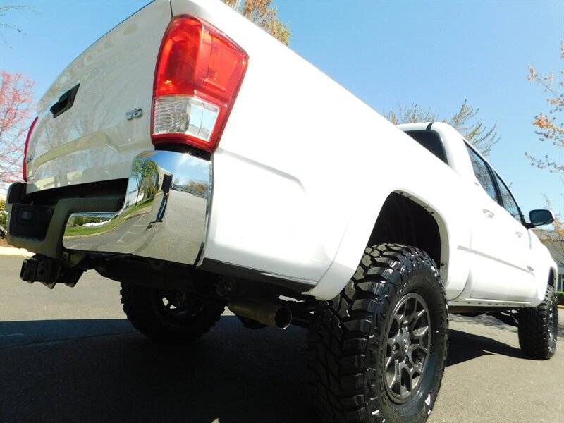 2017 Toyota Tacoma SR5 V6 Double Cab 4X4 / 1-Owner / LIFTED LIFTED   - Photo 11 - Portland, OR 97217