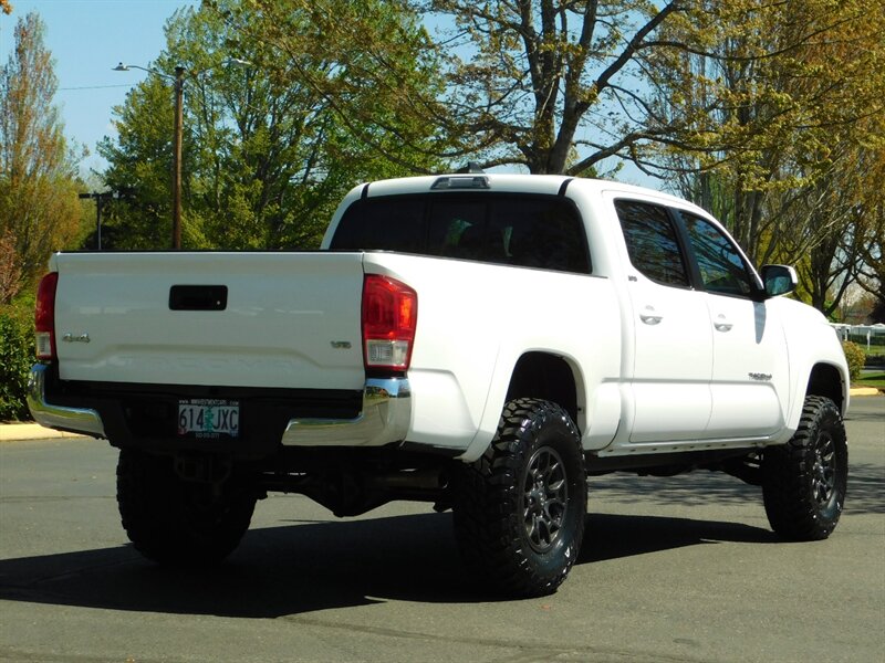 2017 Toyota Tacoma SR5 V6 Double Cab 4X4 / 1-Owner / LIFTED LIFTED   - Photo 8 - Portland, OR 97217