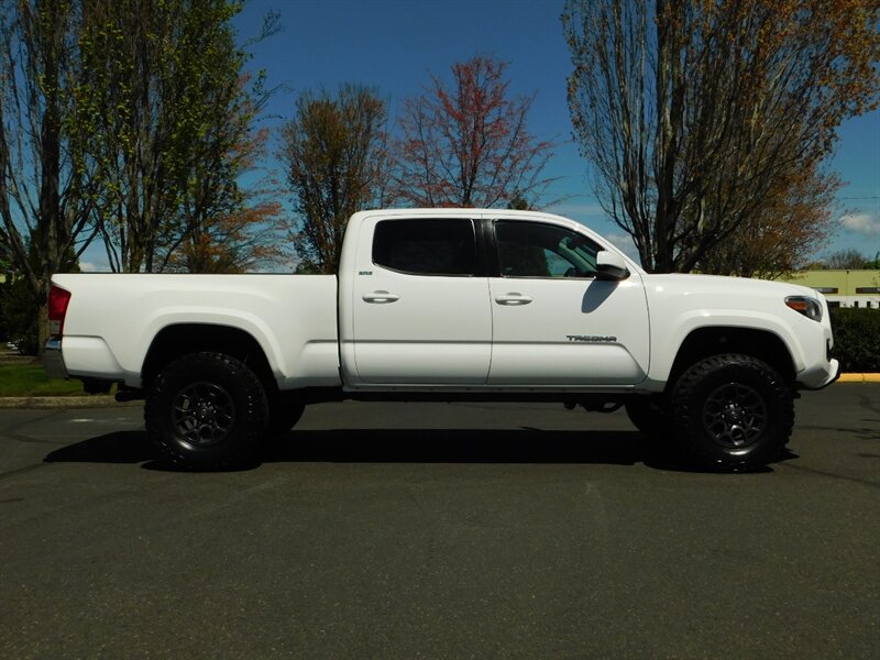 2017 Toyota Tacoma SR5 V6 Double Cab 4X4 / 1-Owner / LIFTED LIFTED