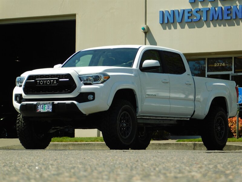 2017 Toyota Tacoma SR5 V6 Double Cab 4X4 / 1-Owner / LIFTED LIFTED