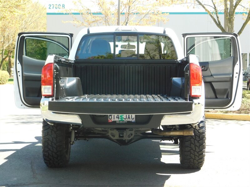 2017 Toyota Tacoma SR5 V6 Double Cab 4X4 / 1-Owner / LIFTED LIFTED   - Photo 24 - Portland, OR 97217