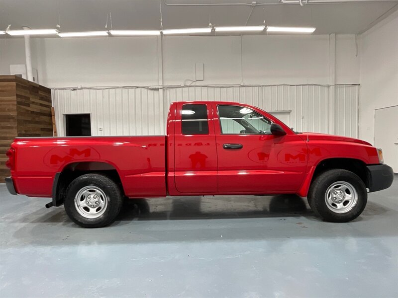 2007 Dodge Dakota ST Club Cab 4dr / 3.7L V6 / Heated Seats / LOCAL  / ZERO RUST - Photo 4 - Gladstone, OR 97027