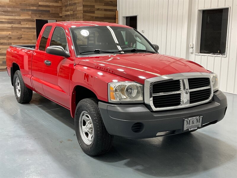 2007 Dodge Dakota ST Club Cab 4dr / 3.7L V6 / Heated Seats / LOCAL  / ZERO RUST - Photo 2 - Gladstone, OR 97027