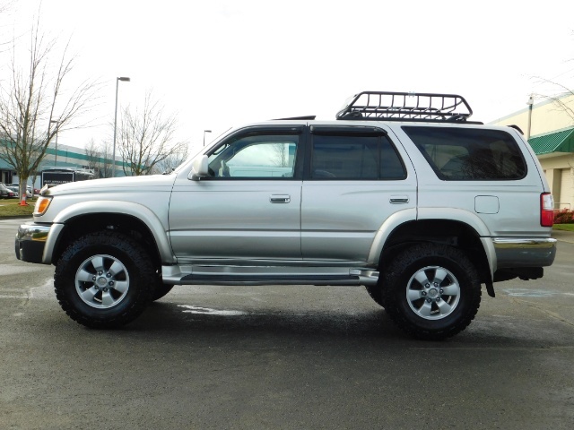 2001 Toyota 4Runner SR5 4X4 / V6 3.4L / LEATHER/ DIFF LOCK / LIFTED