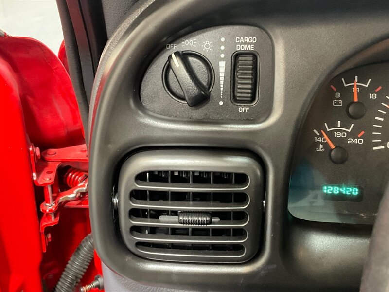 1999 Dodge Ram 2500 Laramie SLT 4X4 5.9L CUMMINS DIESEL / ZERO RUST / LONG BED / ZERO RUST - Photo 50 - Gladstone, OR 97027