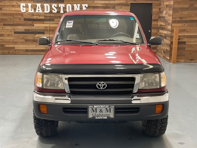 1999 Toyota Tacoma SR5 V6 4X4 / 5-SPEED / FRESH TIMING BELT SERVICE  /NEW CLUTCH / NEW TIRES / ZERO RUST - Photo 5 - Gladstone, OR 97027