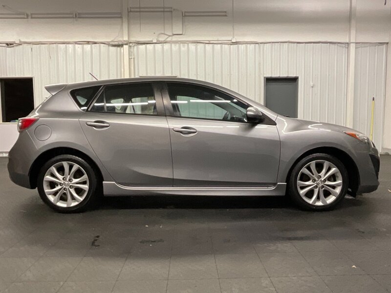 2011 Mazda Mazda3 s Sport Hatchback / Automatic / 1-OWNER /NEW TIRES  2.5L 4Cyl / Hatchback / 1-OWNER LOCAL CAR - Photo 4 - Gladstone, OR 97027