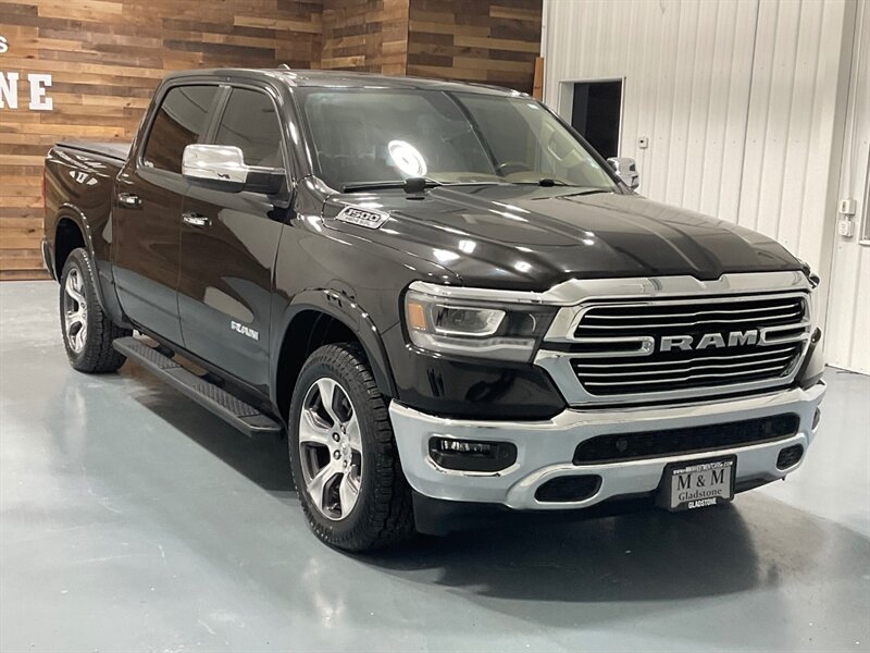 2019 RAM 1500 Laramie Crew Cab 4X4 / 5.7L V8 / Leather/ 80k MILE  / ZERO RUST / Leather w. Heated & ventilated seats / backup Camera / 6-Passenger - Photo 2 - Gladstone, OR 97027