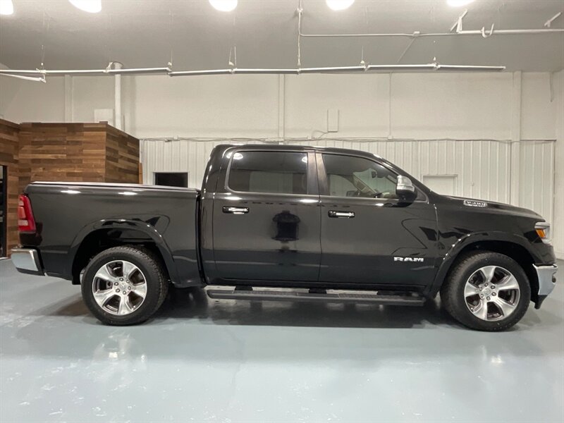 2019 RAM 1500 Laramie Crew Cab 4X4 / 5.7L V8 / Leather/ 80k MILE  / ZERO RUST / Leather w. Heated & ventilated seats / backup Camera / 6-Passenger - Photo 4 - Gladstone, OR 97027