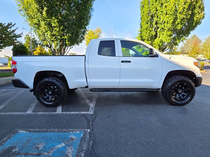 2019 Toyota Tundra 4X4 V8 / NEW TIRES / NEW WHEELS / NEW LIFT / LANE DEPARTURE / RADAR CRUISE - Photo 4 - Portland, OR 97217