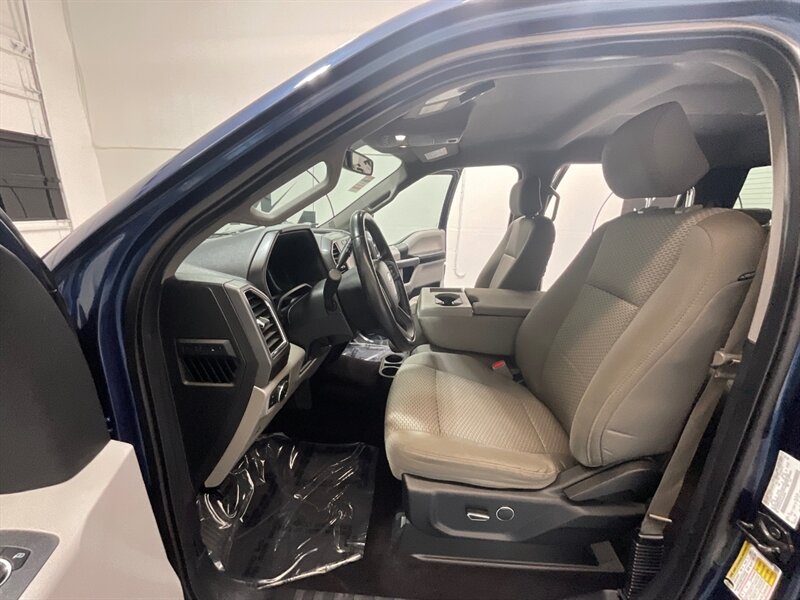 2015 Ford F-150 XLT Crew Cab 4X4 / 5.0L V8 / FX4 OFF RD /NEW TIRES  / ZERO RUST / Backup Camera / Rear Airbags / ONLY 86K MILES - Photo 11 - Gladstone, OR 97027
