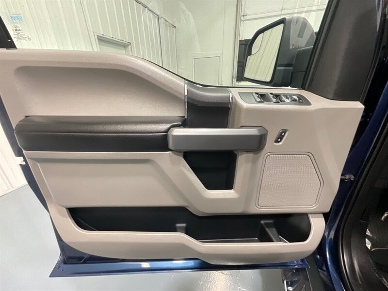 2015 Ford F-150 XLT Crew Cab 4X4 / 5.0L V8 / FX4 OFF RD /NEW TIRES  / ZERO RUST / Backup Camera / Rear Airbags / ONLY 86K MILES - Photo 31 - Gladstone, OR 97027