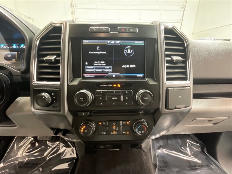 2015 Ford F-150 XLT Crew Cab 4X4 / 5.0L V8 / FX4 OFF RD /NEW TIRES  / ZERO RUST / Backup Camera / Rear Airbags / ONLY 86K MILES - Photo 16 - Gladstone, OR 97027