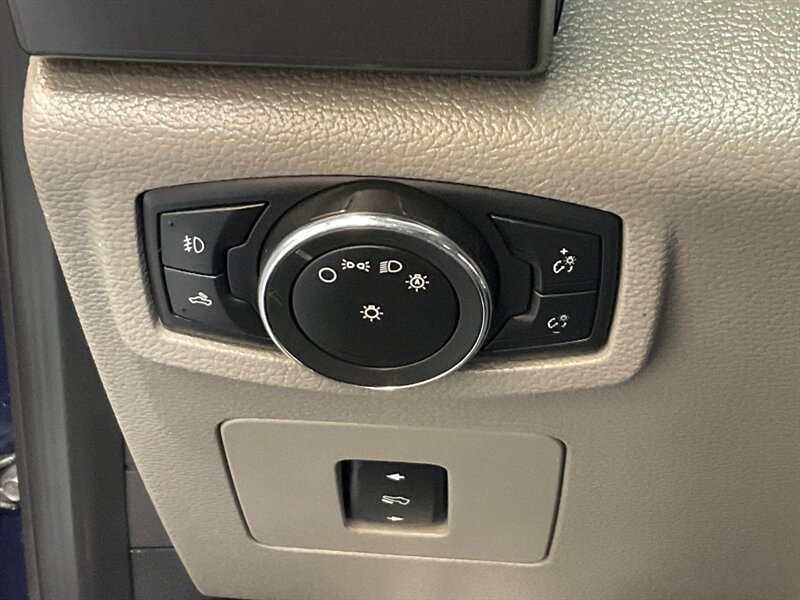 2015 Ford F-150 XLT Crew Cab 4X4 / 5.0L V8 / FX4 OFF RD /NEW TIRES  / ZERO RUST / Backup Camera / Rear Airbags / ONLY 86K MILES - Photo 19 - Gladstone, OR 97027
