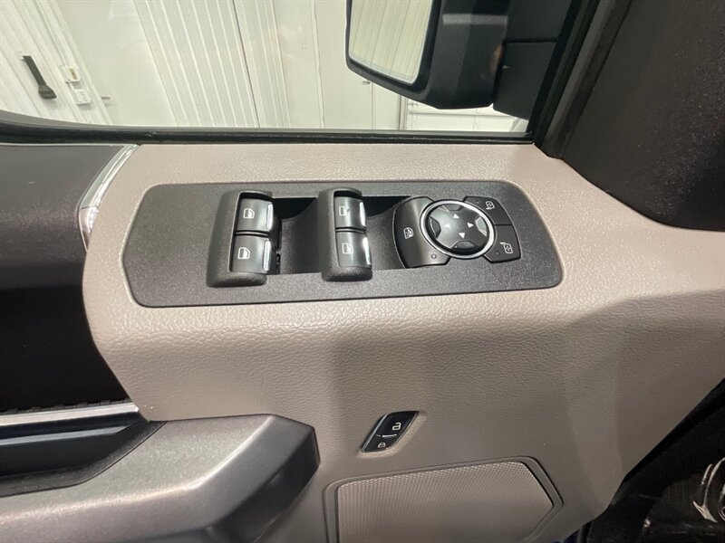2015 Ford F-150 XLT Crew Cab 4X4 / 5.0L V8 / FX4 OFF RD /NEW TIRES  / ZERO RUST / Backup Camera / Rear Airbags / ONLY 86K MILES - Photo 18 - Gladstone, OR 97027