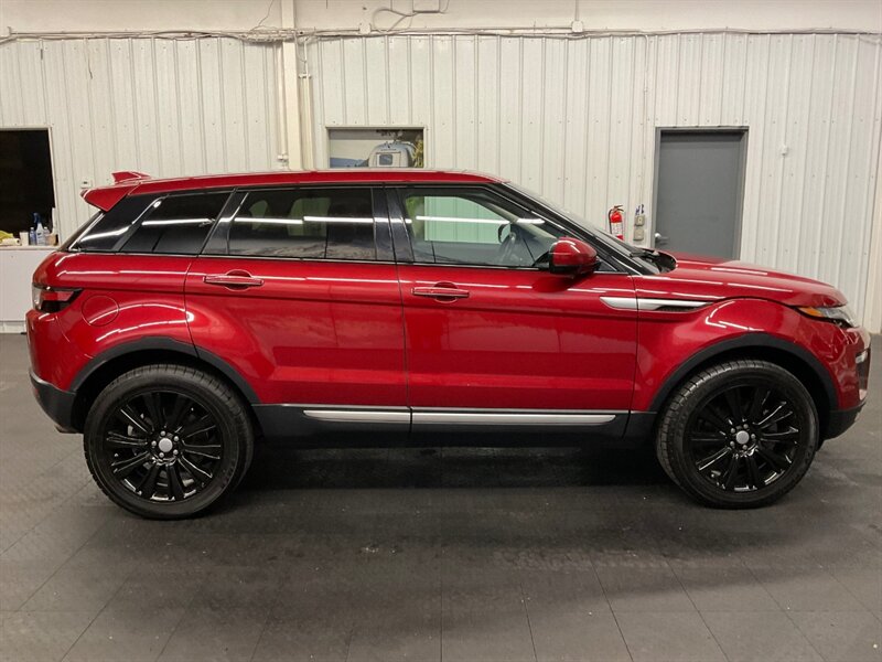 2016 Land Rover Evoque HSE Sport Utility AWD / Pano Sunroof / 38,000 MILE  LOCAL OREGON SUV/ Leather / Navi / Heated & Cooled Seats / SHARP & CLEAN !! - Photo 4 - Gladstone, OR 97027