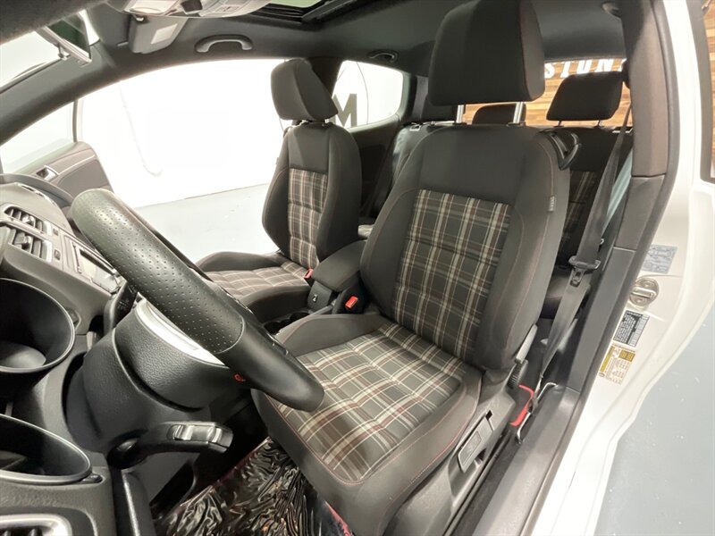 2012 Volkswagen GTI Hatchback 2Dr / 2.0L 4Cyl Turbo / 6-SPEED MANUAL  / Sunroof - Photo 9 - Gladstone, OR 97027