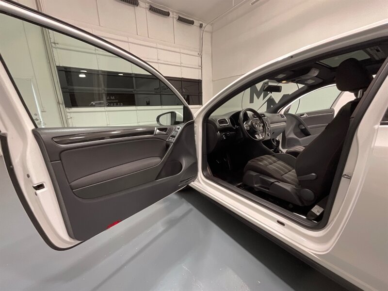 2012 Volkswagen GTI Hatchback 2Dr / 2.0L 4Cyl Turbo / 6-SPEED MANUAL  / Sunroof - Photo 33 - Gladstone, OR 97027