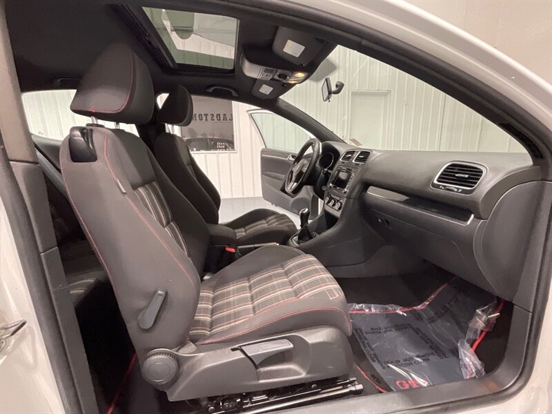 2012 Volkswagen GTI Hatchback 2Dr / 2.0L 4Cyl Turbo / 6-SPEED MANUAL  / Sunroof - Photo 12 - Gladstone, OR 97027