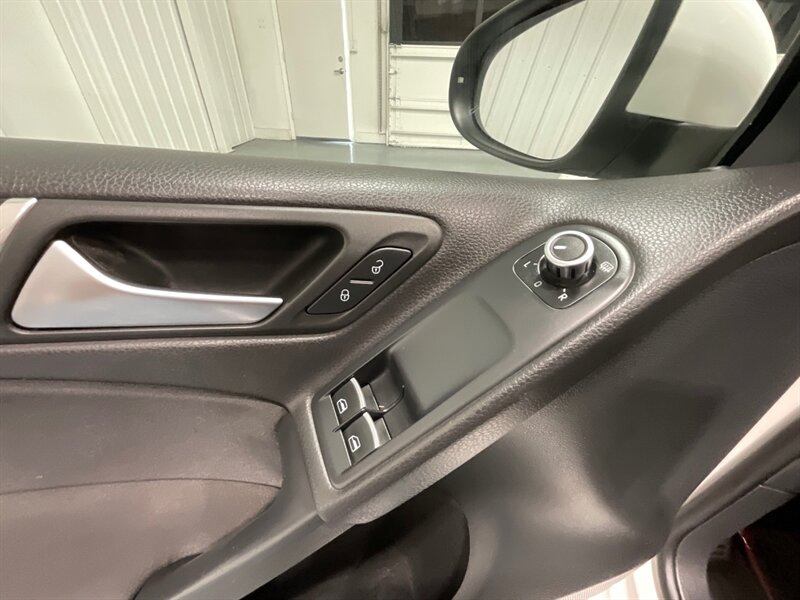 2012 Volkswagen GTI Hatchback 2Dr / 2.0L 4Cyl Turbo / 6-SPEED MANUAL  / Sunroof - Photo 20 - Gladstone, OR 97027