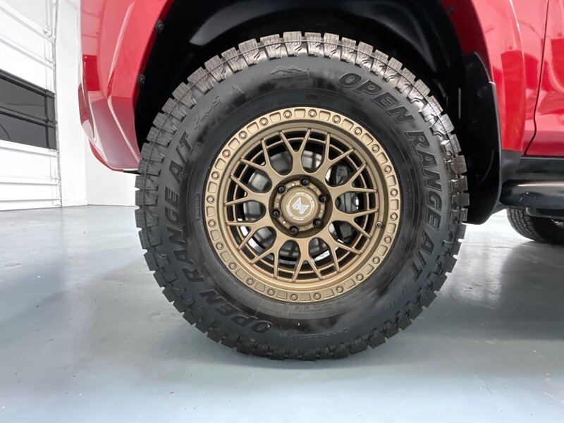 2018 Toyota 4Runner SR5 Sport Utility 4X4 / Backup Camera / LIFTED  / ZERO RUST / LIFTED w. NEW WHEELS - Photo 46 - Gladstone, OR 97027