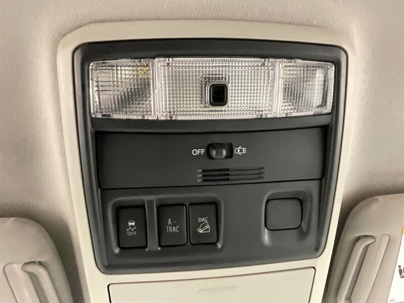 2018 Toyota 4Runner SR5 Sport Utility 4X4 / Backup Camera / LIFTED  / ZERO RUST / LIFTED w. NEW WHEELS - Photo 20 - Gladstone, OR 97027