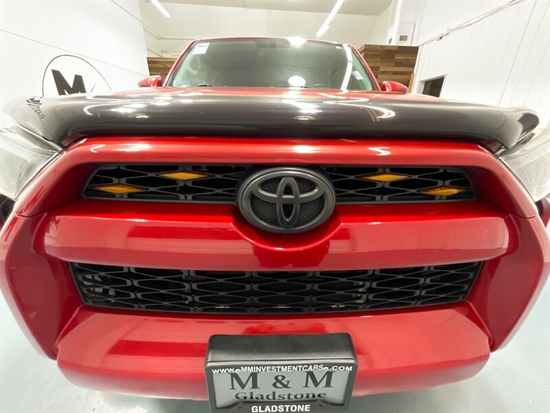 2018 Toyota 4Runner SR5 Sport Utility 4X4 / Backup Camera / LIFTED  / ZERO RUST / LIFTED w. NEW WHEELS - Photo 30 - Gladstone, OR 97027